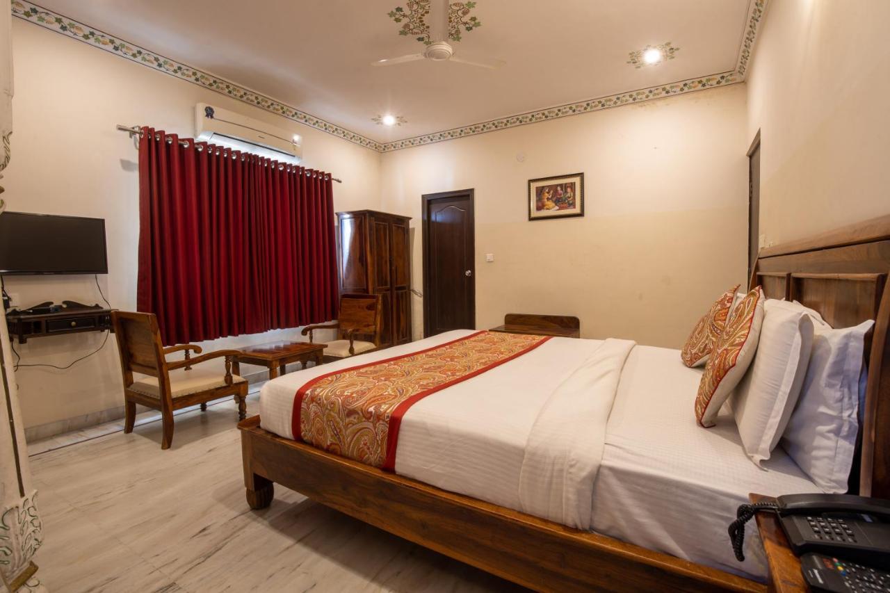 Hotel Royal Pratap Niwas Udaipur Eksteriør bilde